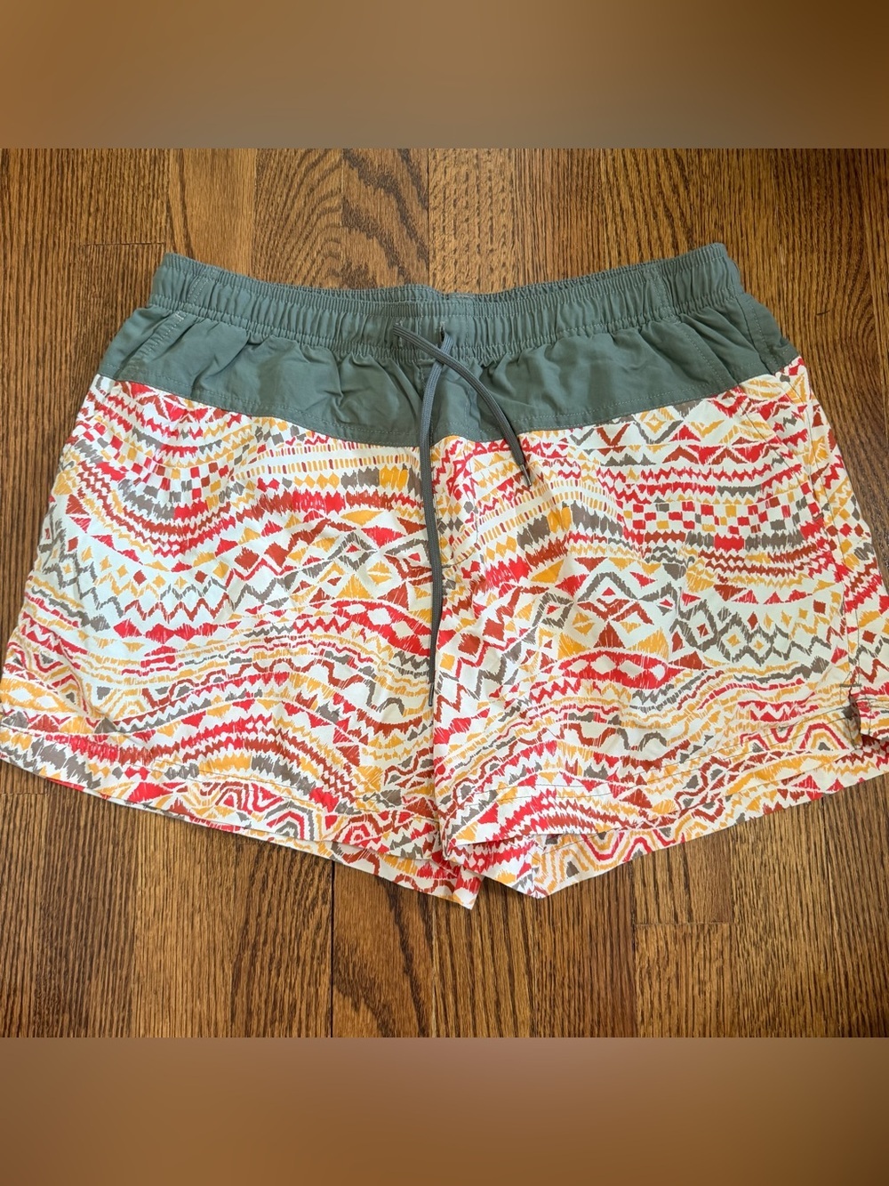 Columbia Athletic Outdoor Aztec Red Green Design Size Medium